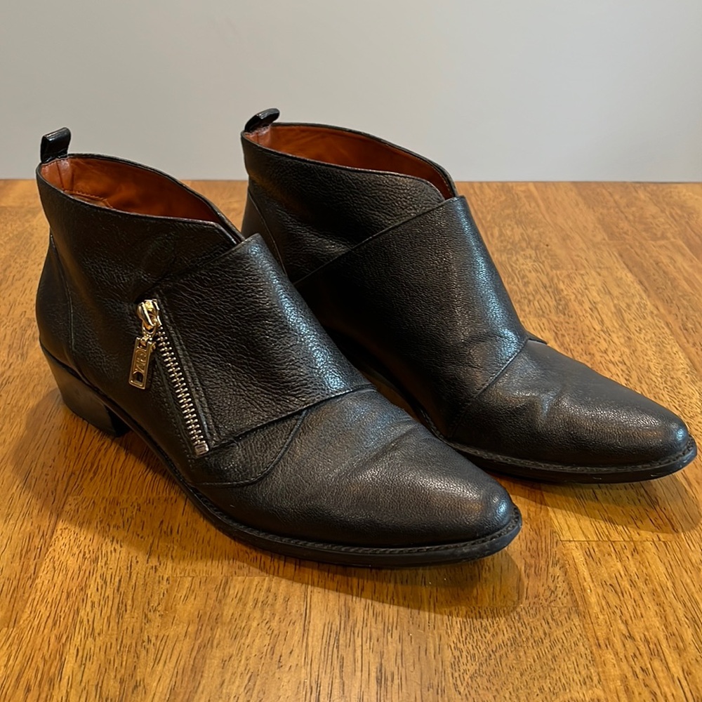Rebecca Minkoff black leather booties size 9.